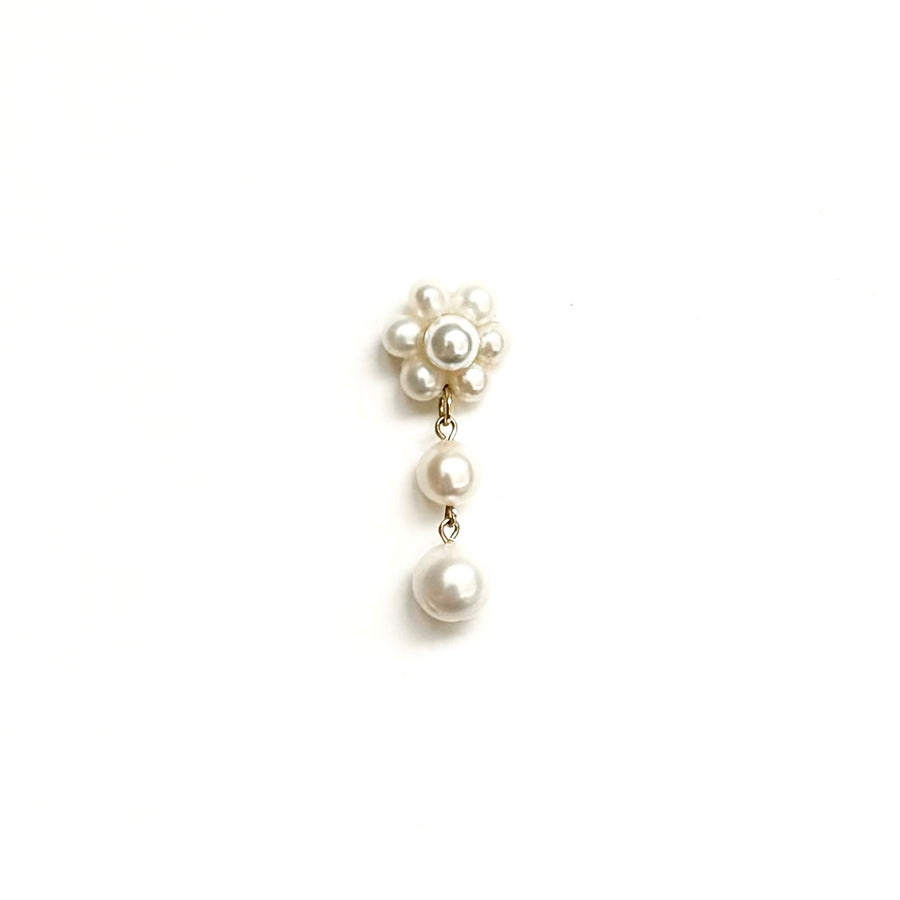 IRIS WHITE PEARL LONG EARRING