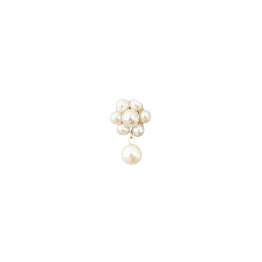 IRIS WHITE PEARL EARRING