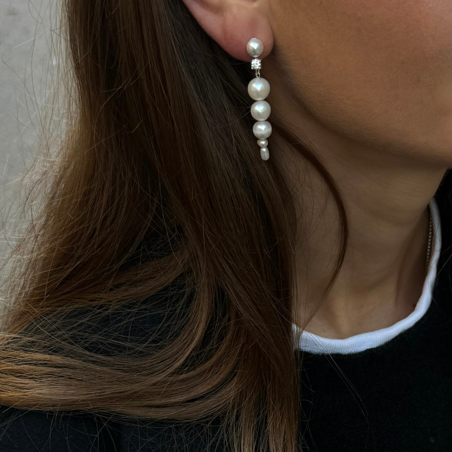 MOLLY WHITE PEARL EARRING