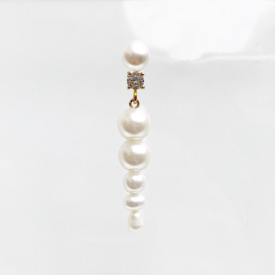 MOLLY WHITE PEARL EARRING